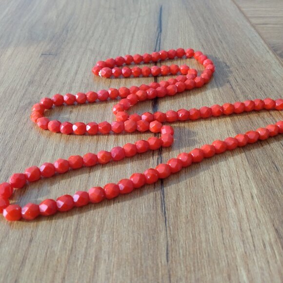 Vintage Scarlet Red Glass Necklace Molded Faceted Beads - Picture 8 of 10
